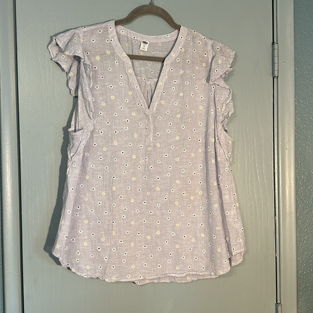 Old Navy lite blue/white striped/floral sleeveless top, v neck, XL